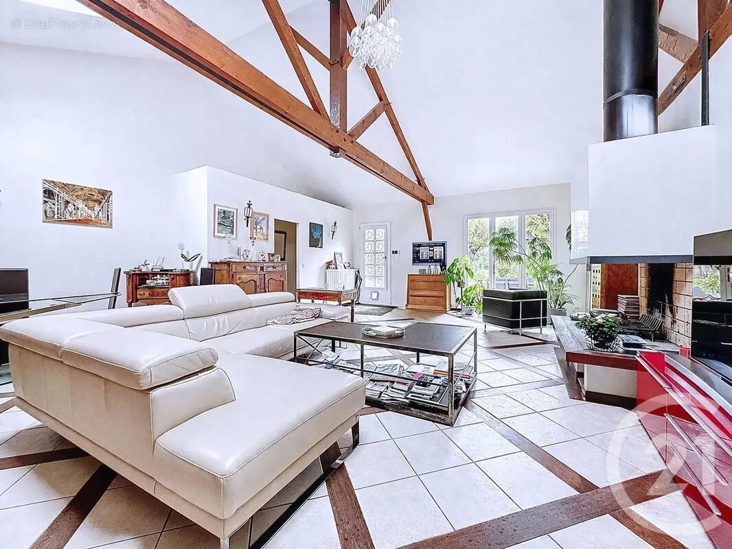 Maison à SAINTRY-SUR-SEINE