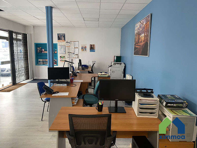 Local commercial libre 71 m², vitrine sur rue proche N7 - photo 2