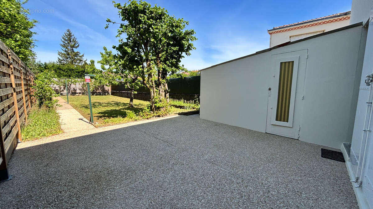 Maison Niort 4 pièces 98 m2 avec garage et dépendance. - photo 4