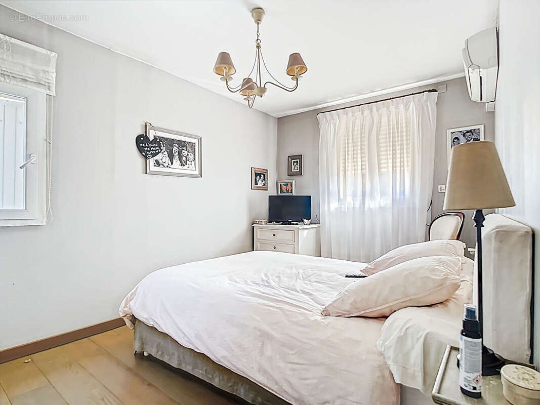 Charmante maison 3 pièces 80 m2 avec stationnement sur parcelle d'environ 350 m2 à vendre Secteur La Bouilladisse 13720 - photo 8