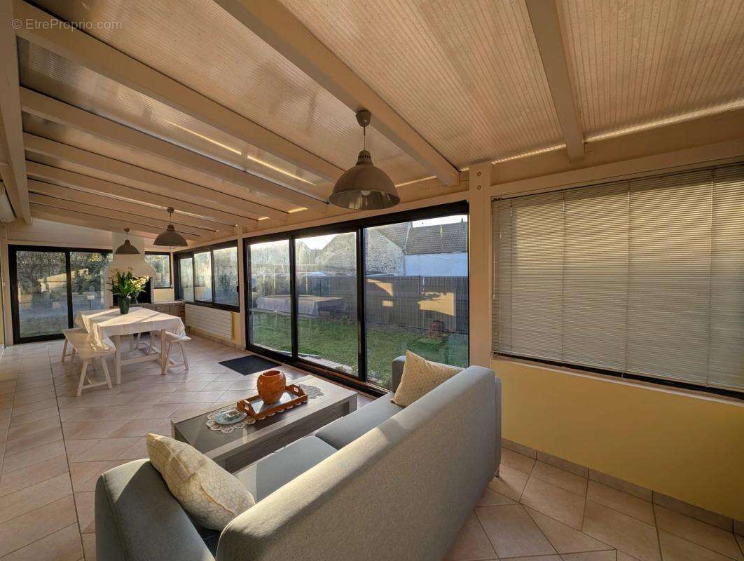 Maison à LES CLAYES-SOUS-BOIS