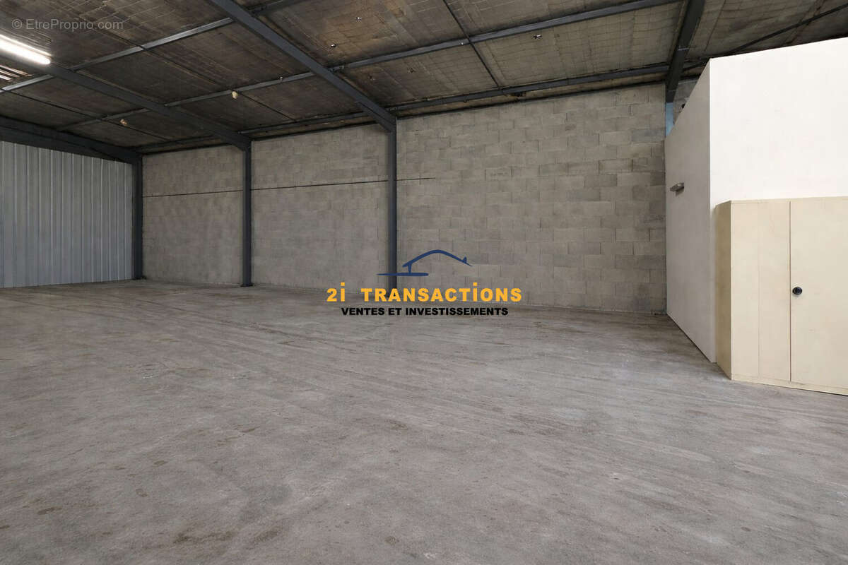 Commerce à SAINT-MARTIN-LA-PLAINE