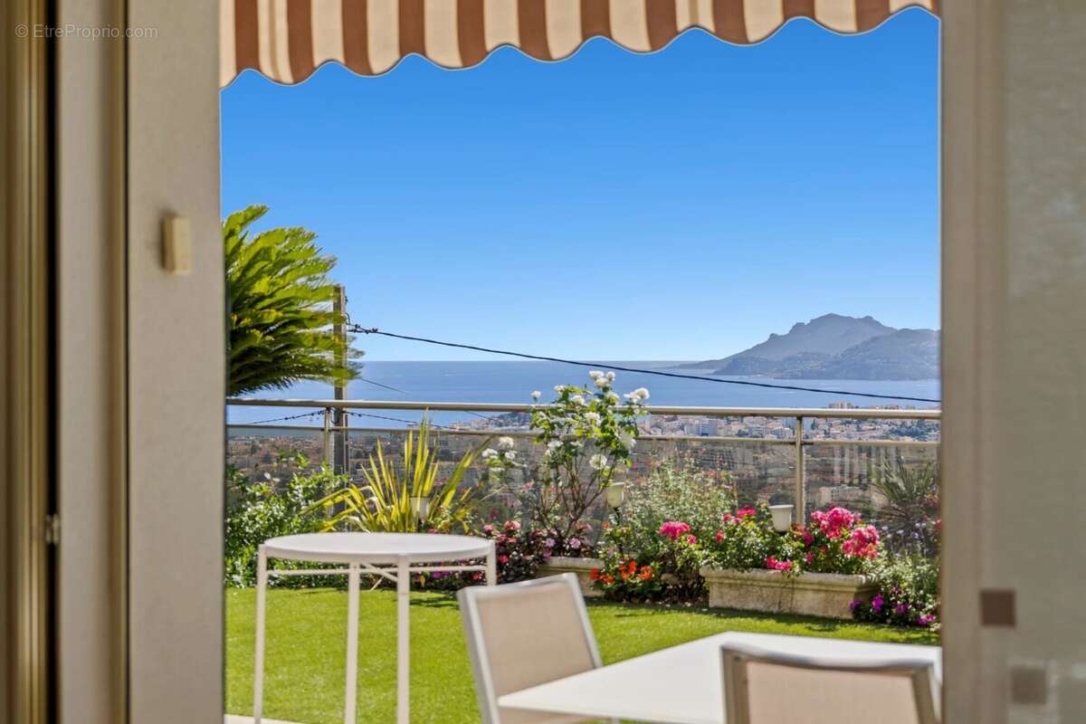 Appartement à LE CANNET