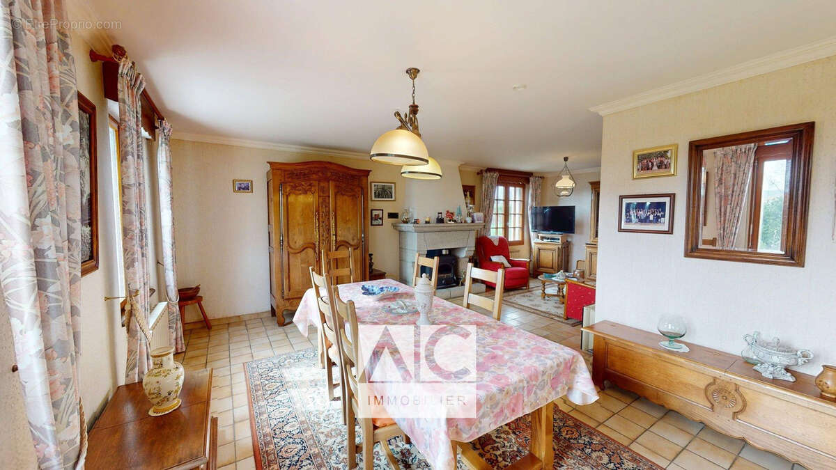 Maison à PLOUNEVEZ-QUINTIN