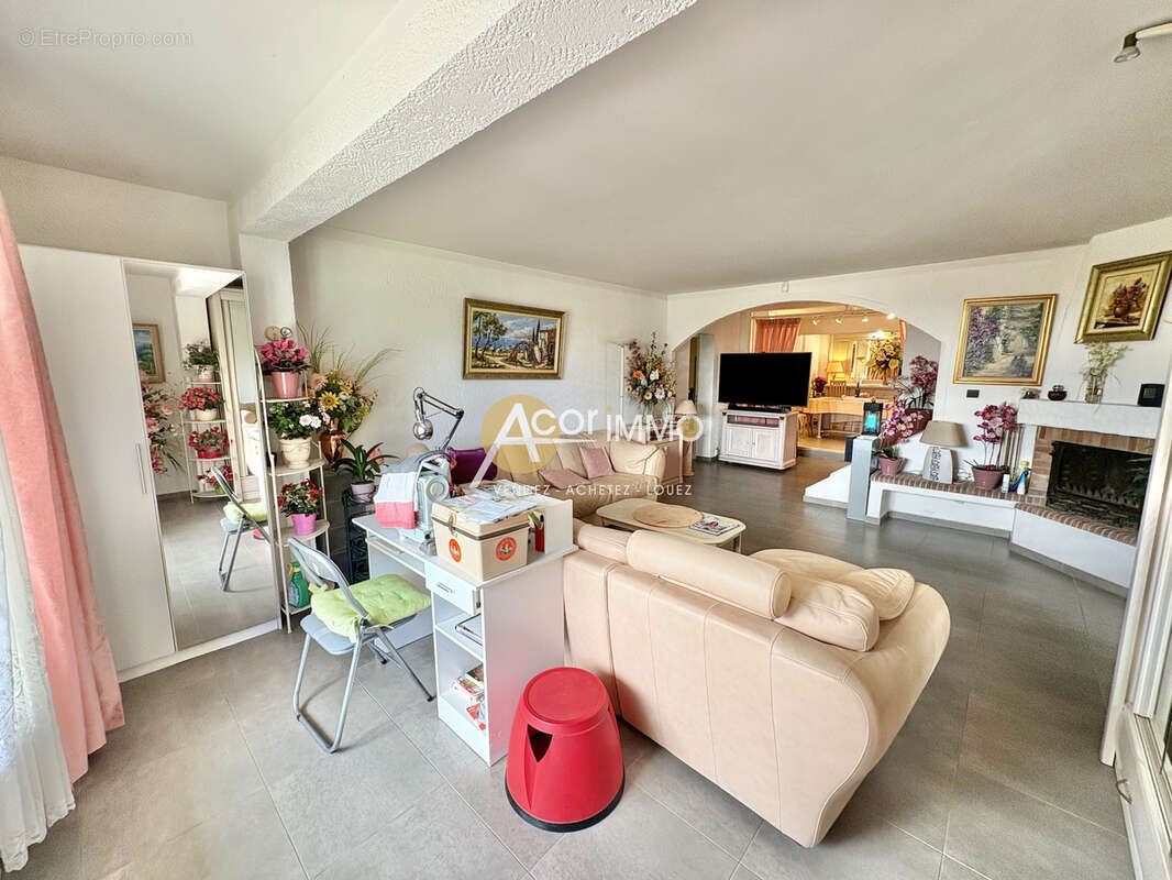 La Seyne, Grande maison d'habitation divisée en deux appartements au calme - photo 13