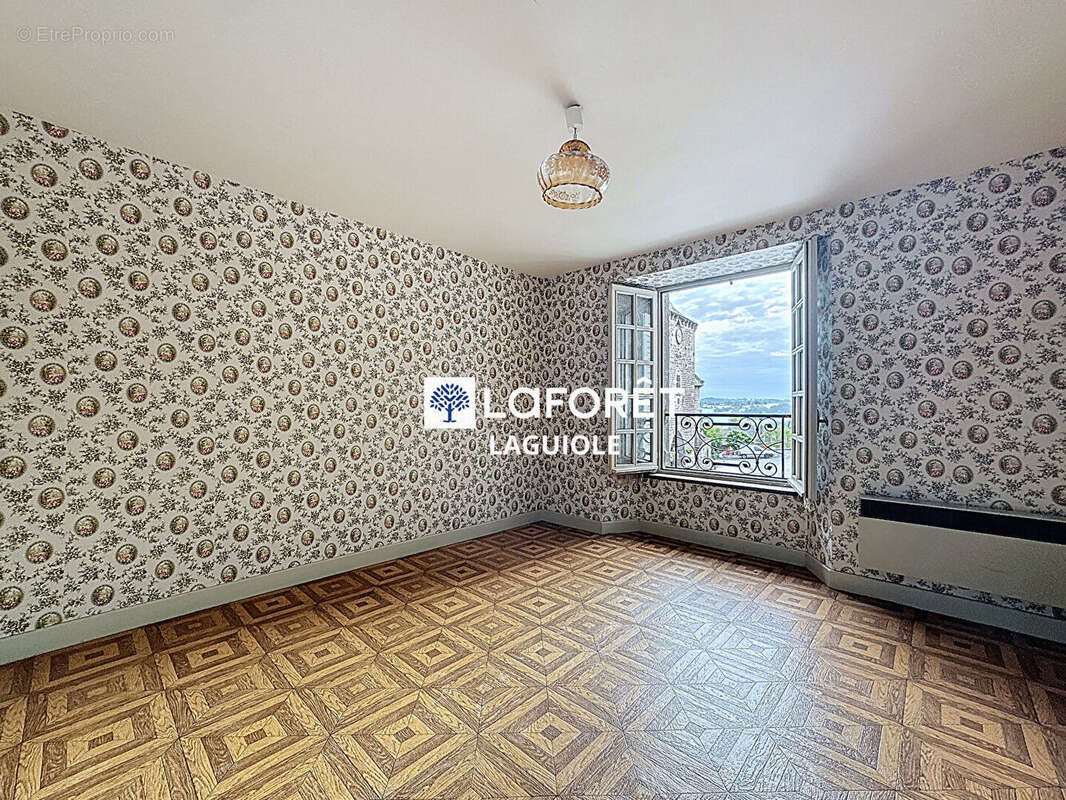 Appartement à MUR-DE-BARREZ