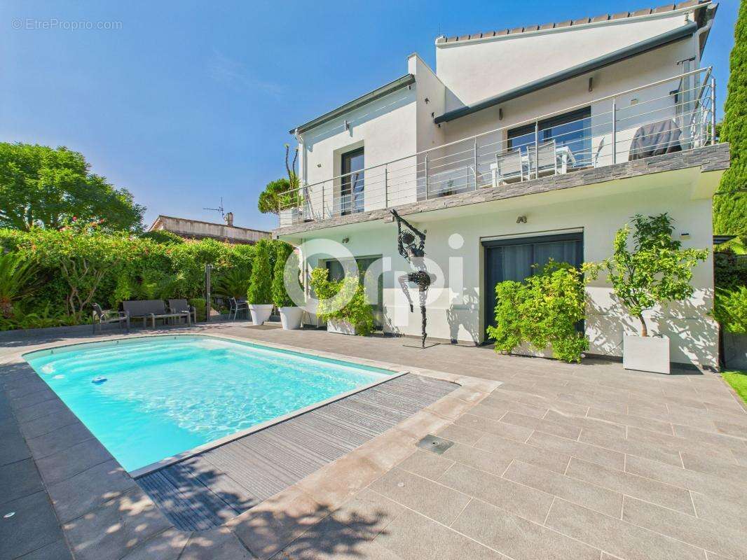 Maison à MANDELIEU-LA-NAPOULE