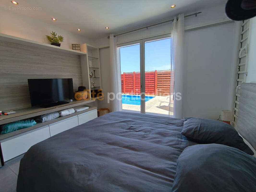 A VENDRE Villa  Saint-François 4 pièces - photo 12