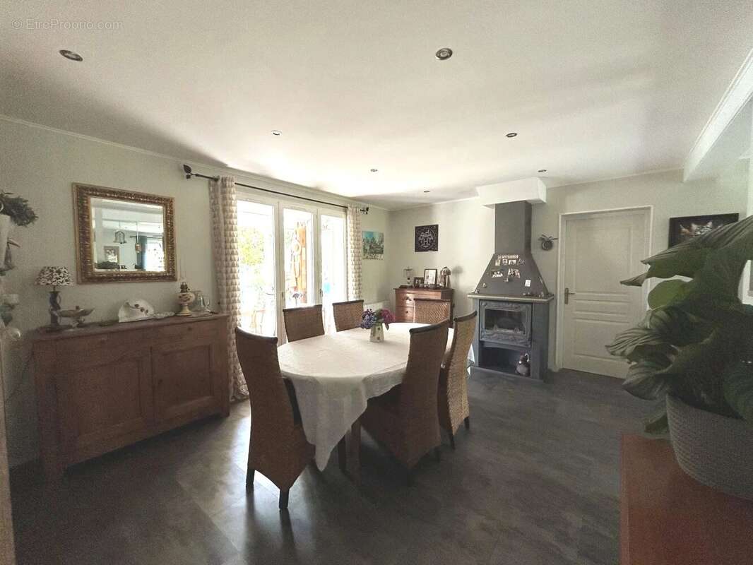 Maison familiale de 130 m² avec piscine à Pélussin - photo 5