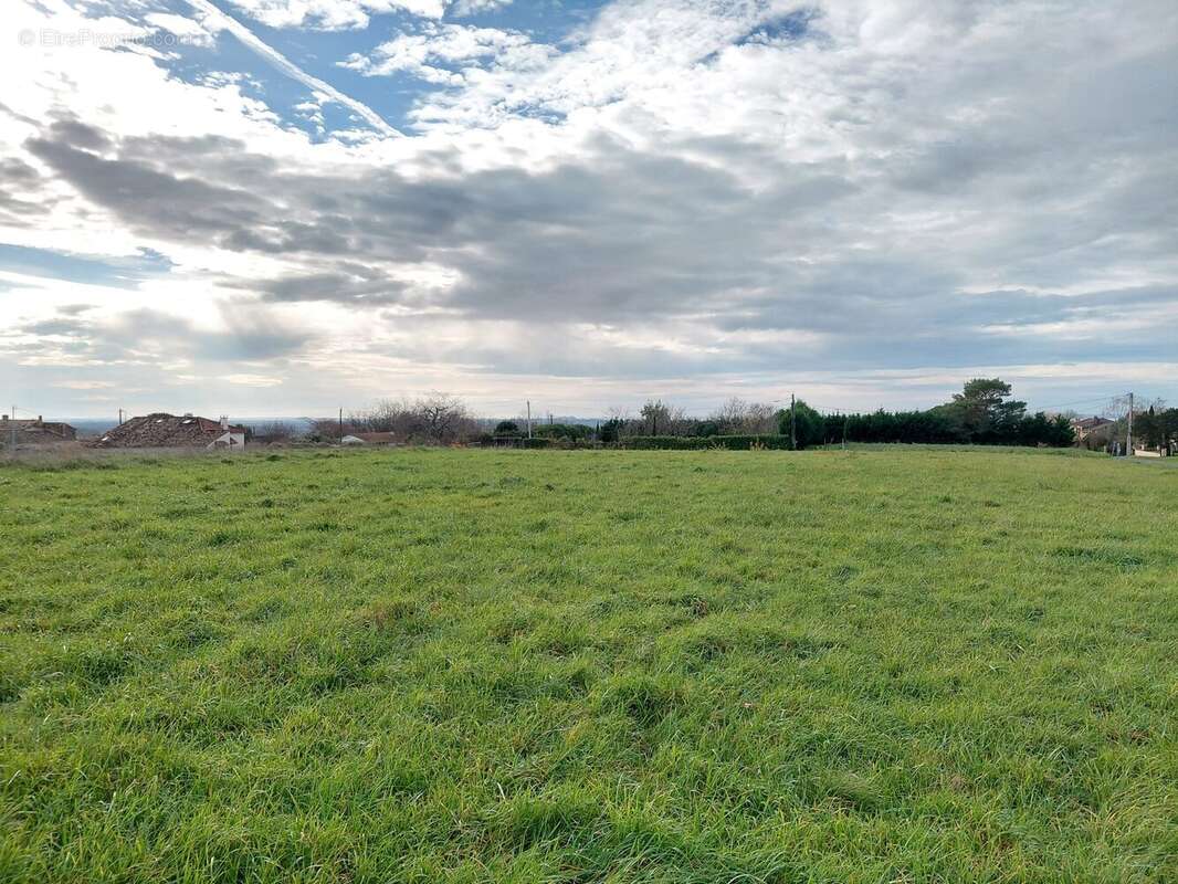 Terrain à SAINT-GEORGES-DES-AGOUTS