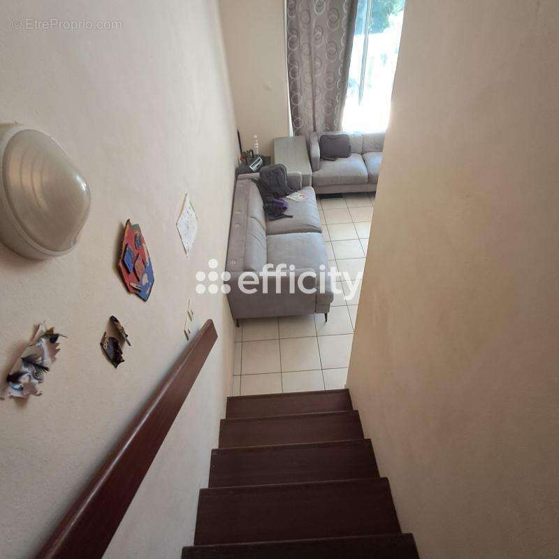Appartement à REMIRE-MONTJOLY