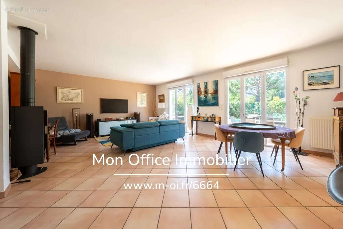 Référence : 6664-NZW. - Maison 4 chambres - piscine, sous sol, garage - photo 5