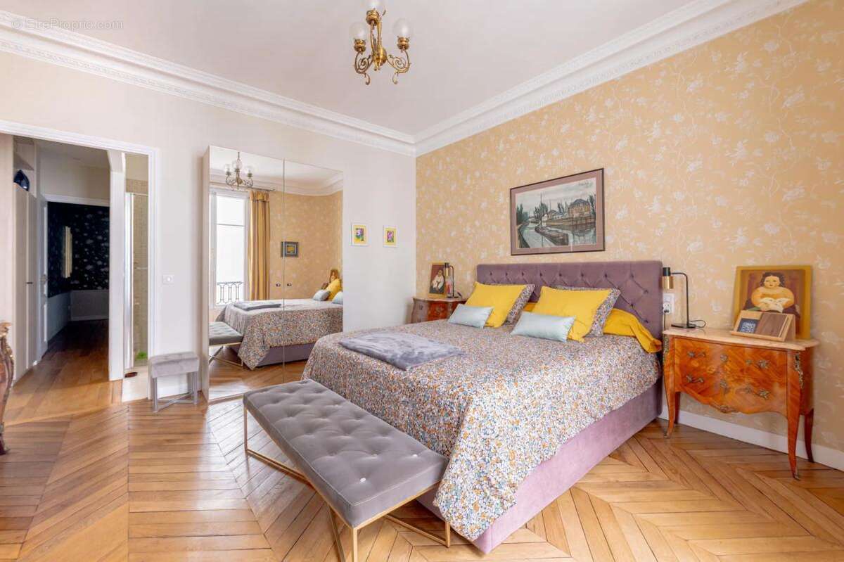 Appartement à NEUILLY-SUR-SEINE