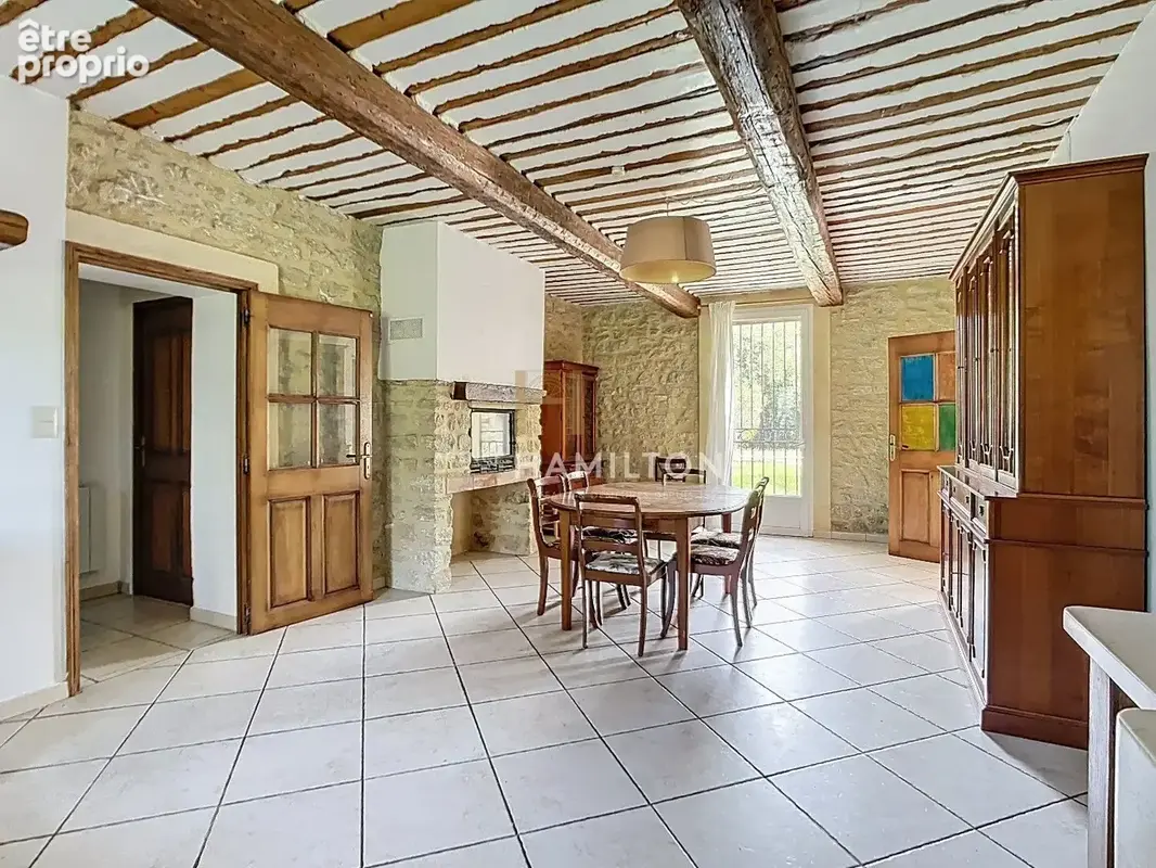 Authentique mas provençal en pierre avec dépendences, 2ha de terrain et piscine - photo 5