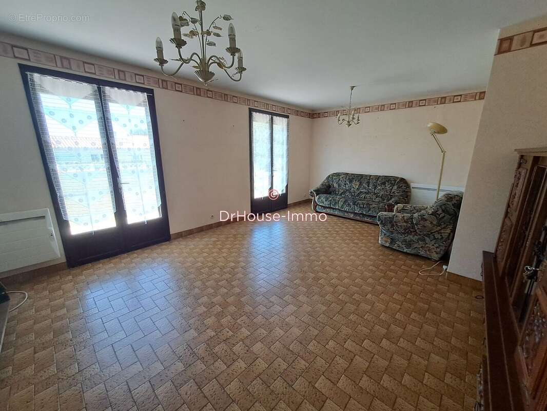 Maison 103 m² à Saint-Denis-Du-Payre  - photo 5