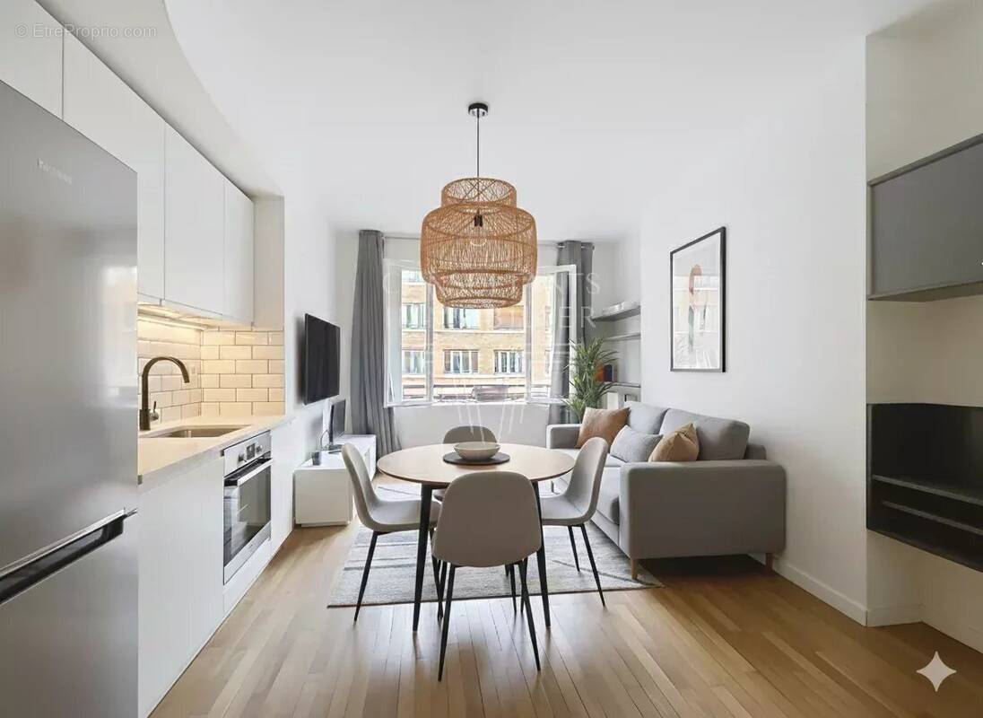 Appartement à PARIS-16E