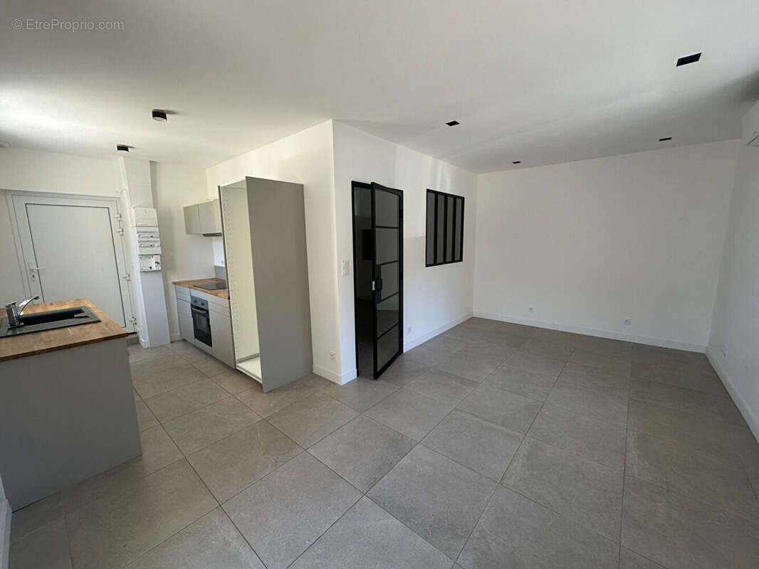 Appartement à GREZIEU-LA-VARENNE