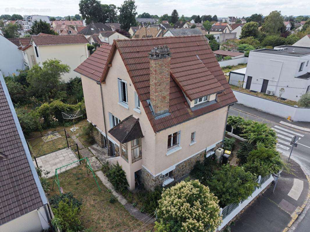 Maison à SAINTE-GENEVIEVE-DES-BOIS