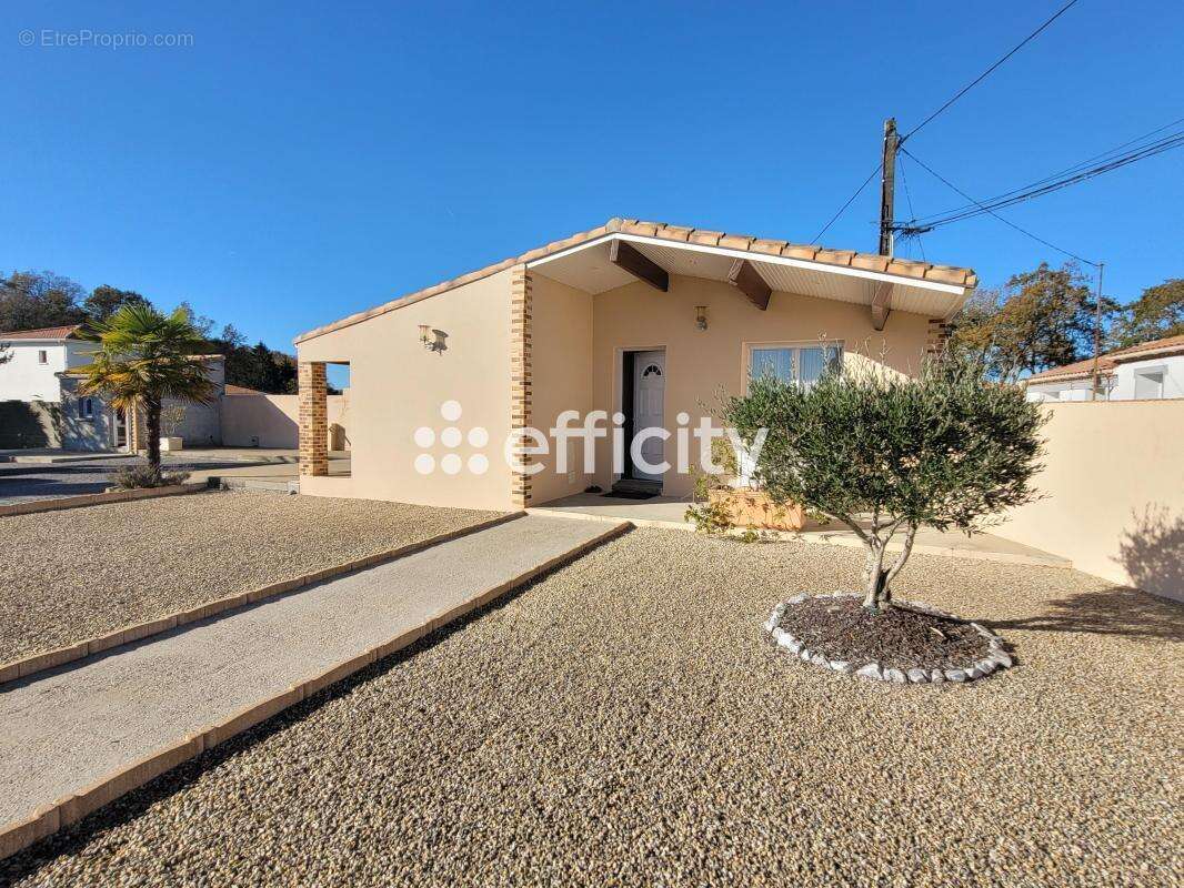 Maison à LA CHEVROLIERE