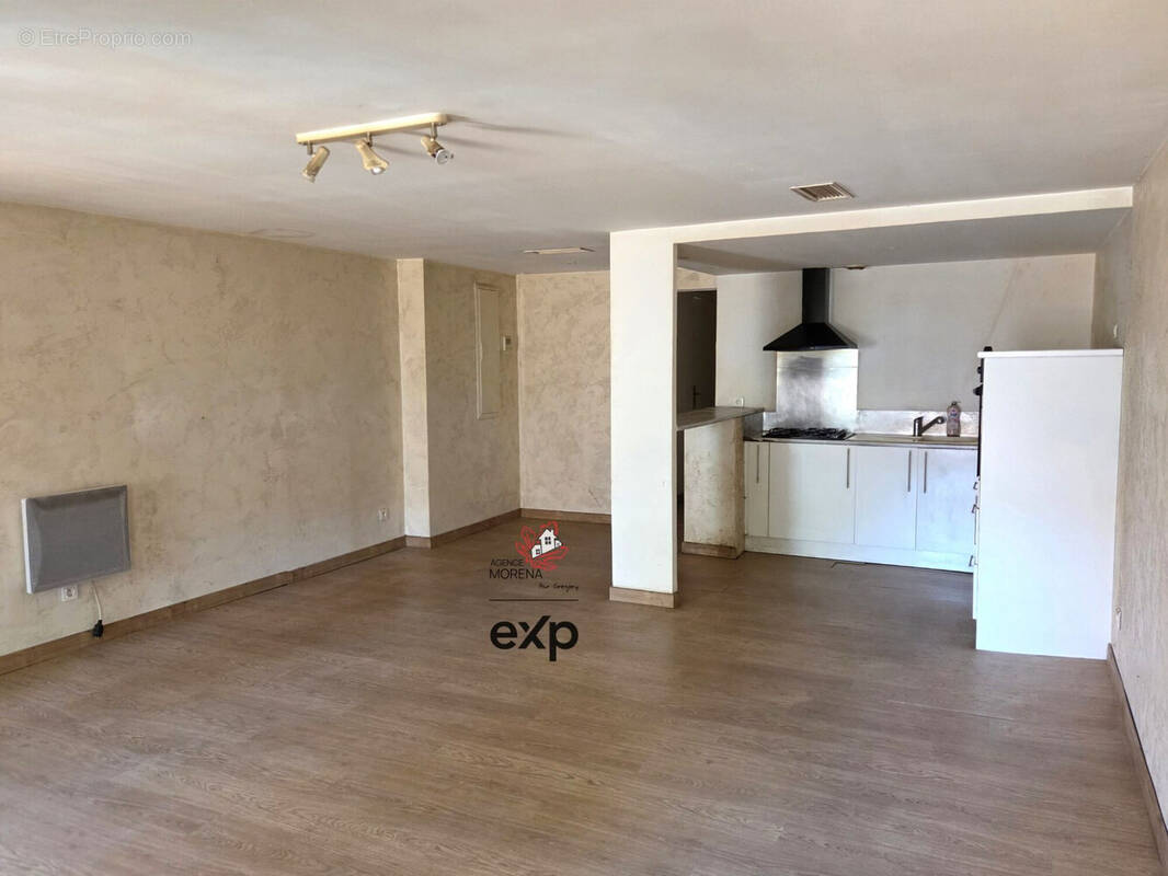 Appartement à SOLLIES-PONT