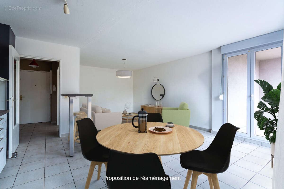 Espace repas attenant au séjour, belle luminosité, possibilité coin bureau. - Appartement à FRANCHEVILLE