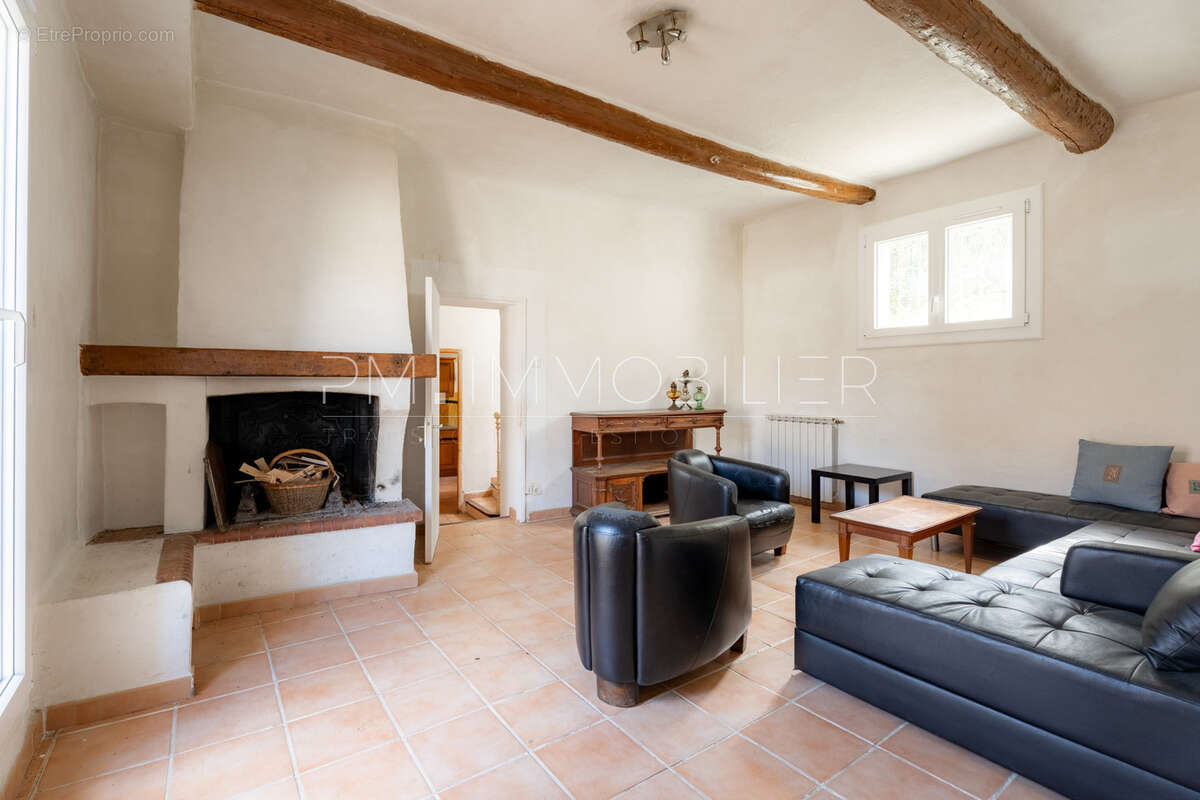 Maison à SIMIANE-COLLONGUE