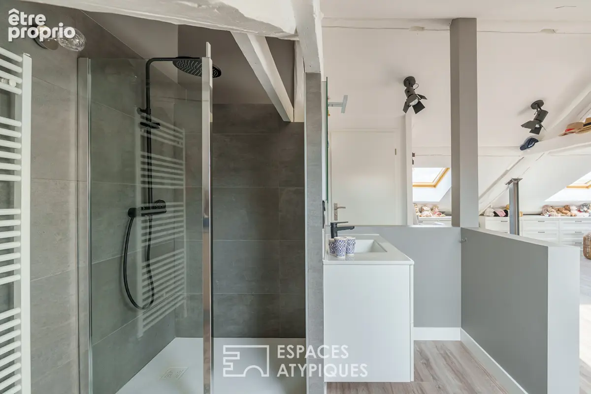 Appartement sous les toits à la charpente apparente - photo 6