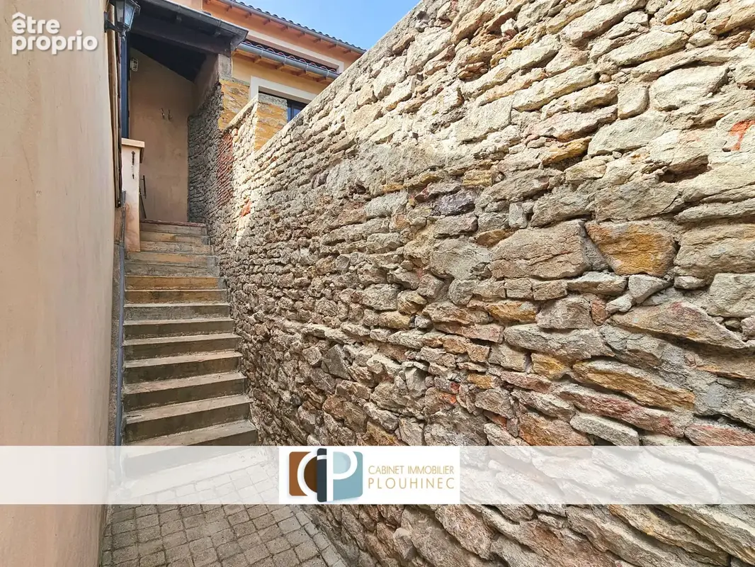 Maison de ville avec terrasse au cœur de Cluny. - photo 3