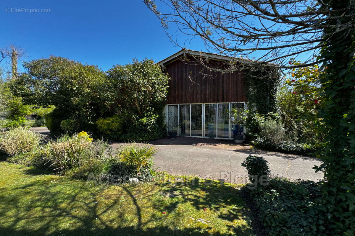 Maison à VENDAYS-MONTALIVET