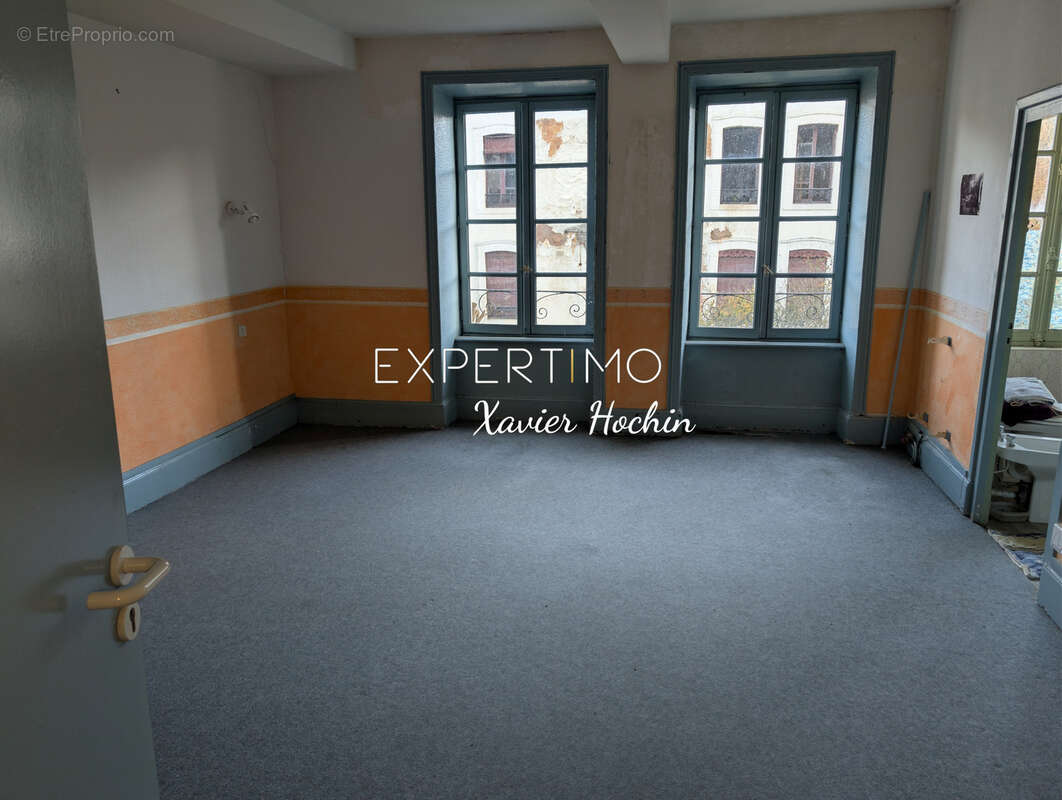 Maison à CHATEAUNEUF-LES-BAINS