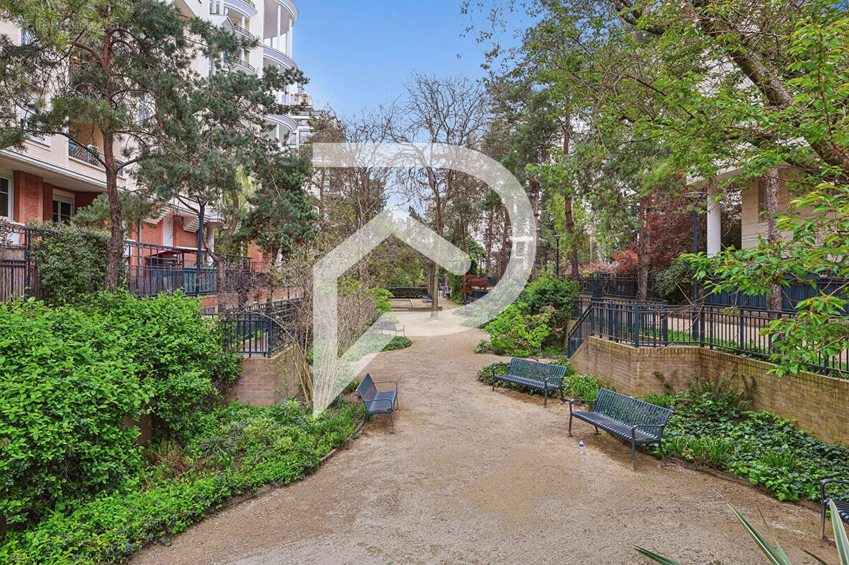 Appartement à COURBEVOIE