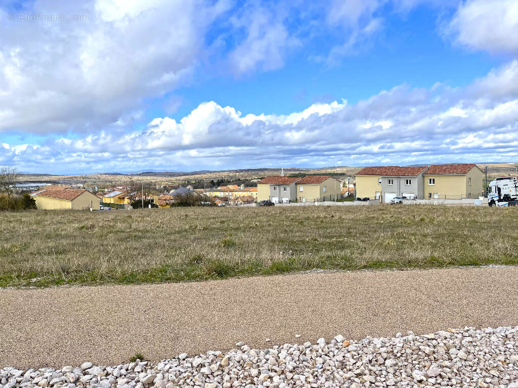 Terrain à LA CAVALERIE