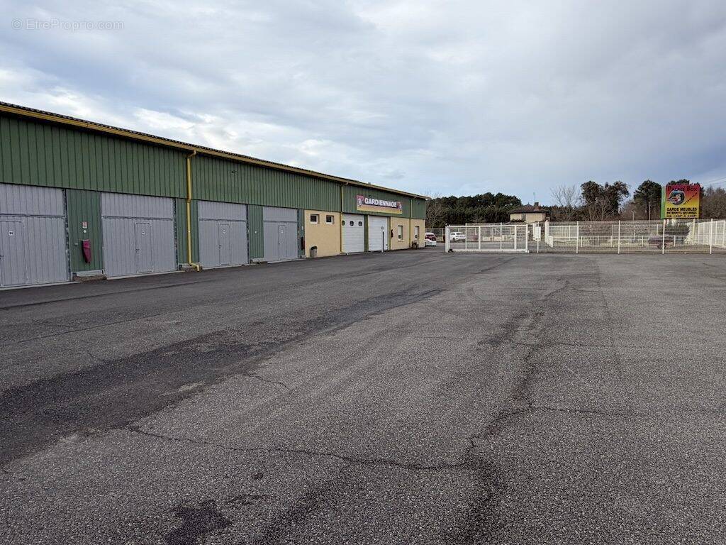 Commerce à SAINT-JULIEN-EN-BORN