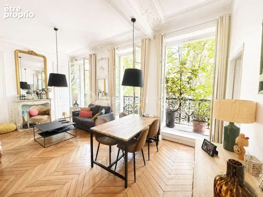 COUP DE CŒUR - Très joli 3 pièces avec balcon dans un immeuble Haussmannien - BOULEVARD MAGENTA - photo 2