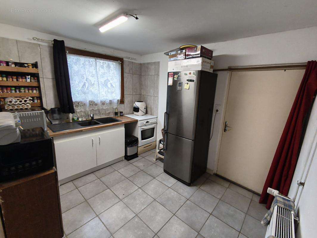 Maison à COMBEAUFONTAINE