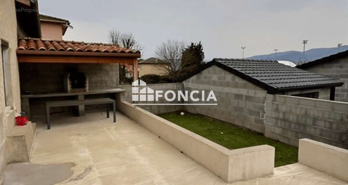 Maison à CLONAS-SUR-VAREZE