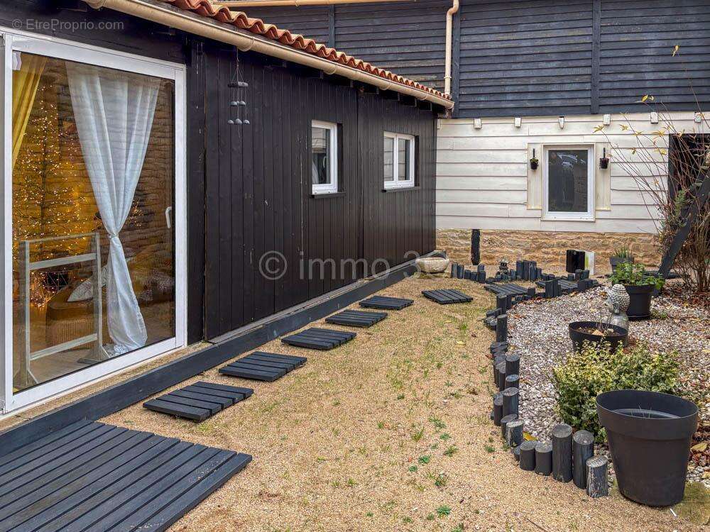 Maison à CHEF-BOUTONNE