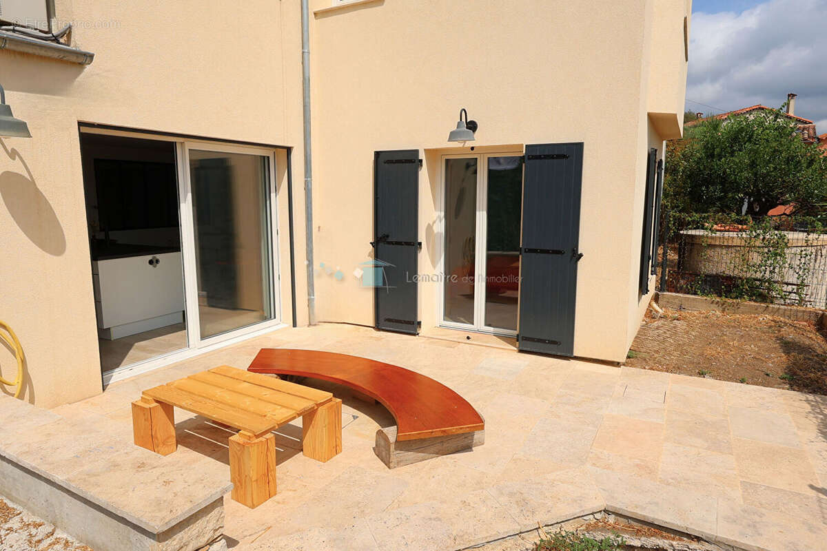 Appartement à SPERACEDES