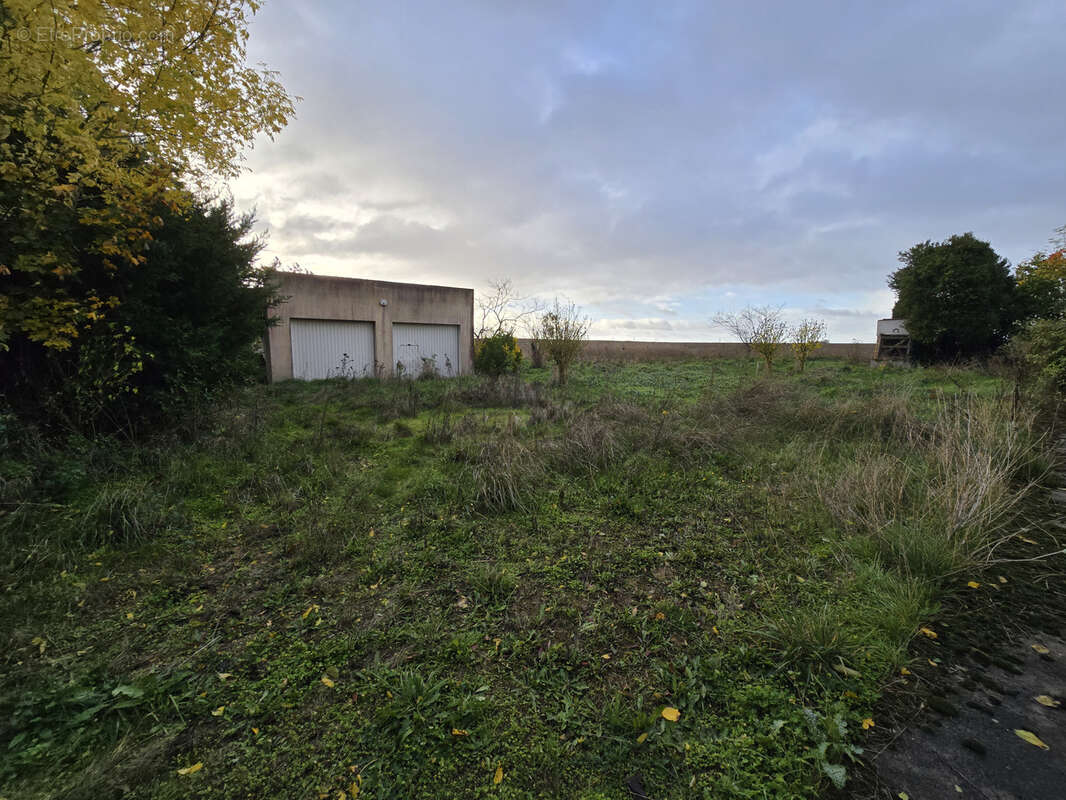 Maison à LA CHAPELLE-SAINT-LAURIAN
