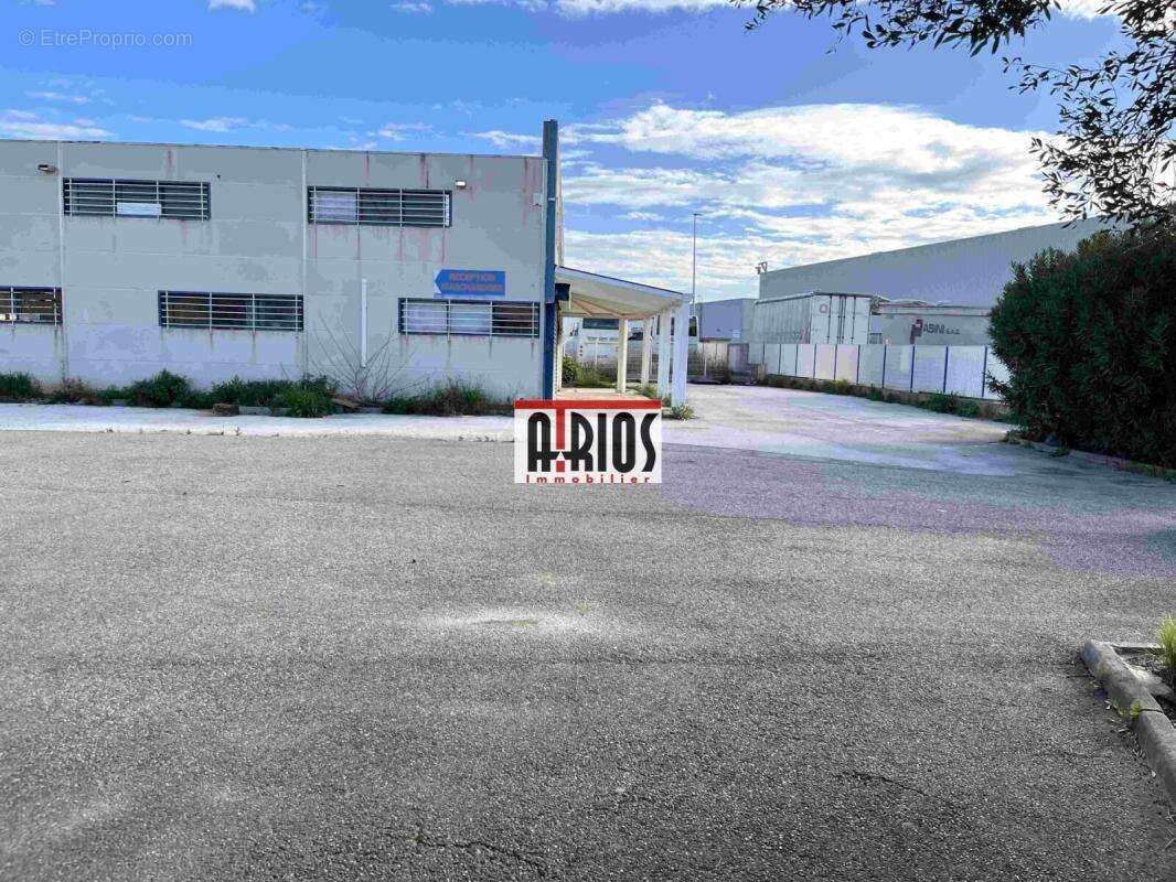 Commerce à LA FARLEDE