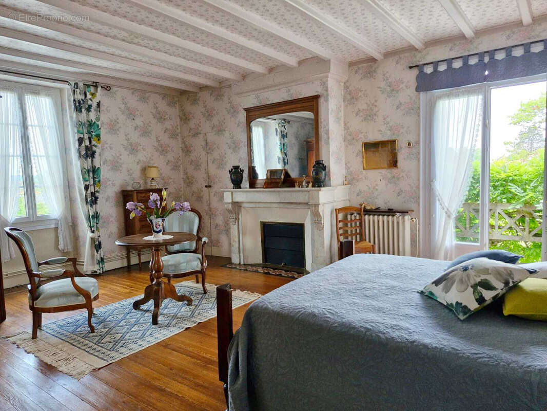 Maison à LAMOTHE-MONTRAVEL