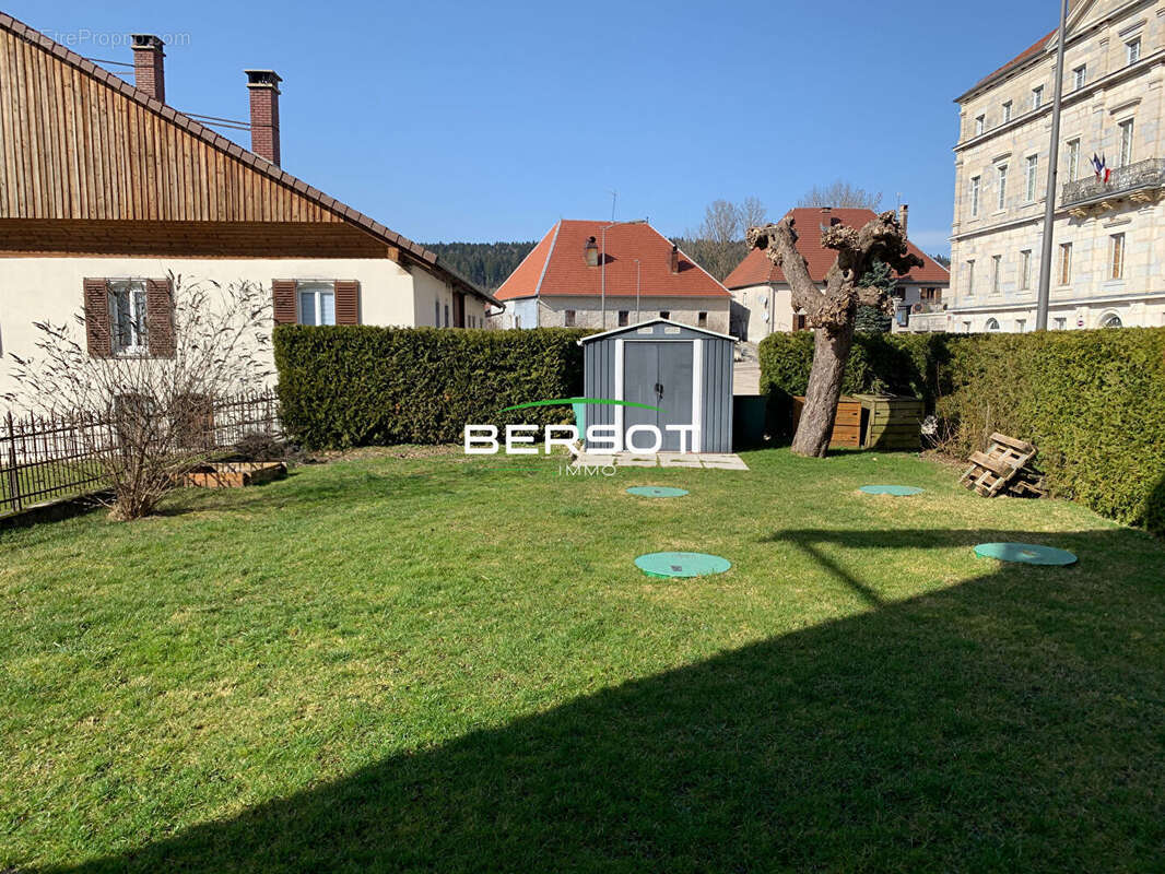 Appartement à ARC-SOUS-CICON