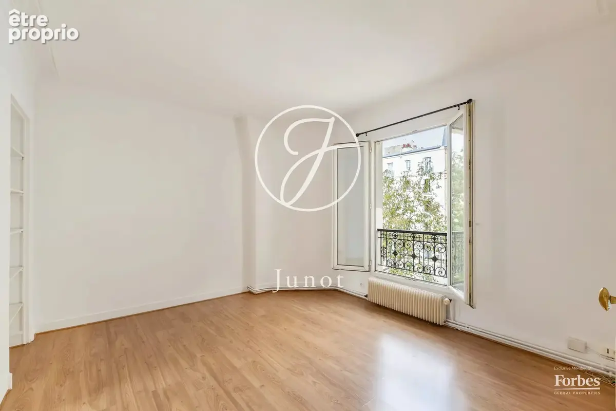 Paris 18e - JULES JOFFRIN / RUE DES CLOYS - Appartement  - 27,85m² Carrez - 2 pièces - Dernier étage - photo 2