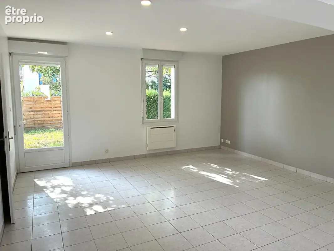 Maison mitoyenne rénovée , secteur eysses . - photo 8