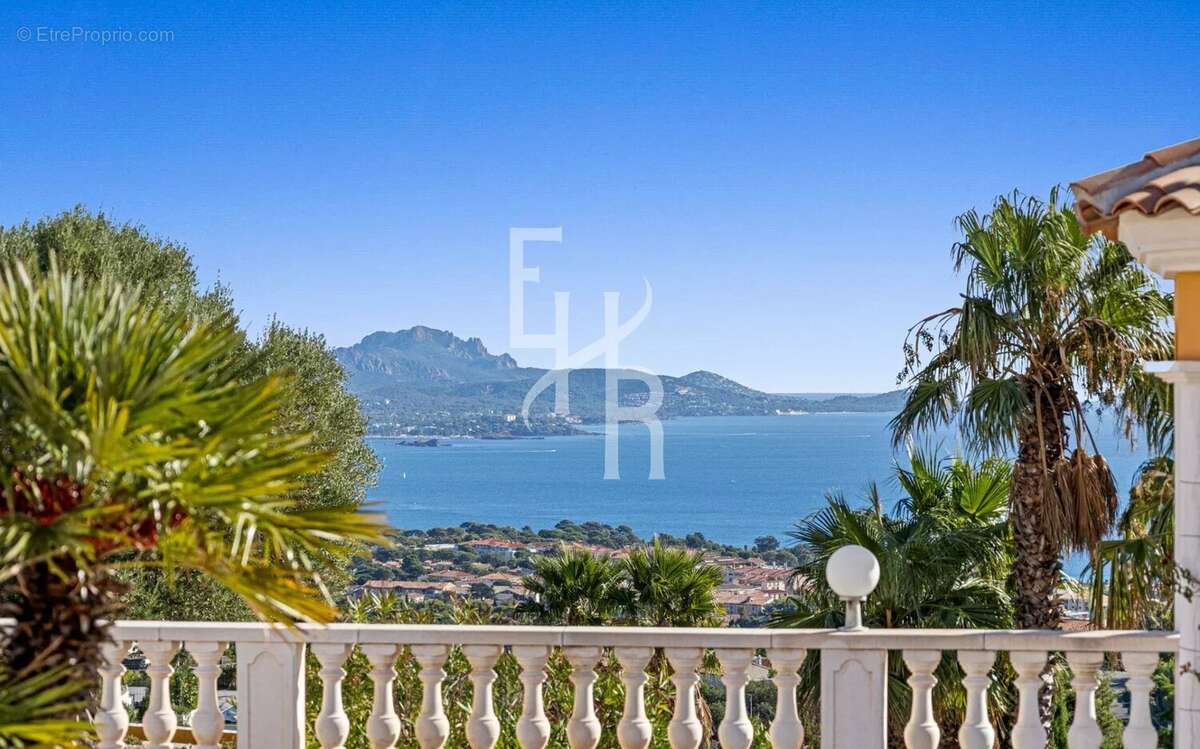 Maison à ROQUEBRUNE-SUR-ARGENS