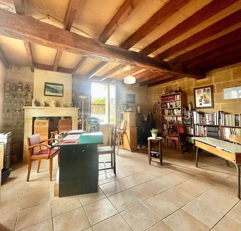 Maison 178 m² à Civrac-Sur-Dordogne  - photo 3