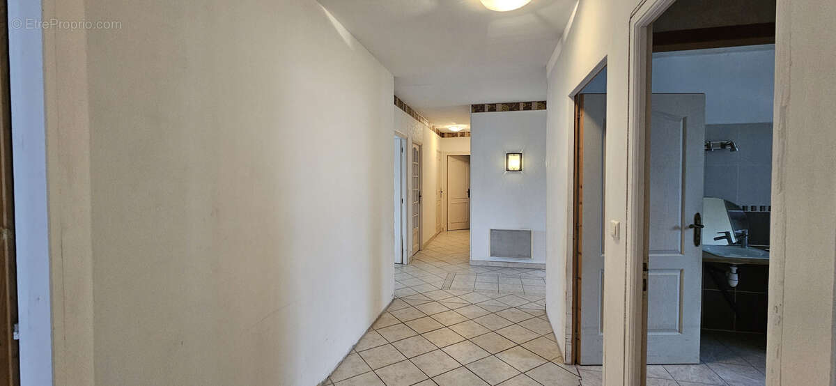 Maison à MONTMOREAU-SAINT-CYBARD