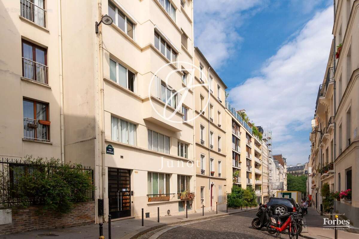 Paris 18e - BACHELET - Appartement à vendre - 2 pièces - 46,44m² Carrez - 1 chambre - Terrasse 7,12m². - photo 16