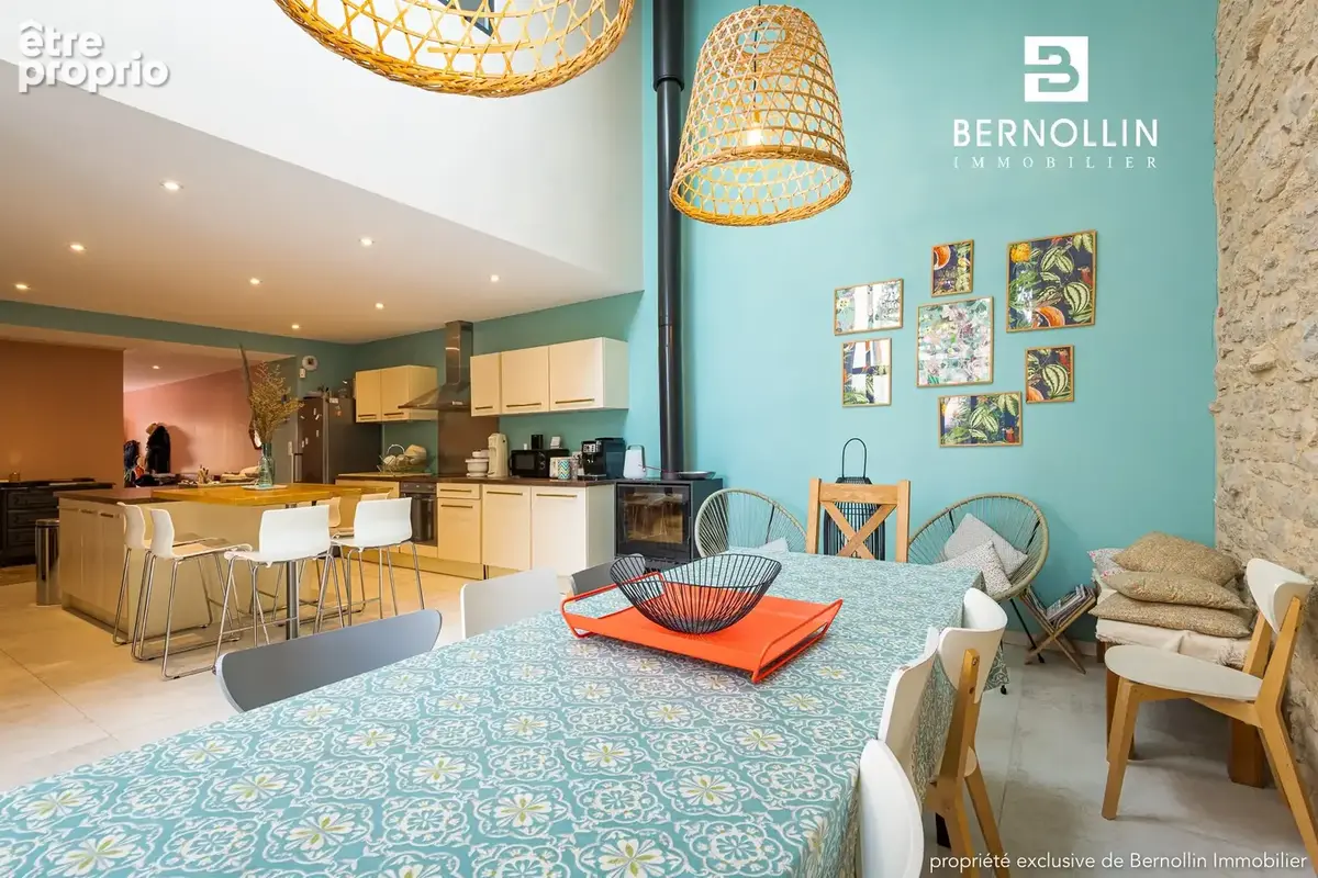 Authentique maison en pierre entièrement rénovée, 244 m2, 6 chambres, avec garage et terrain clos à Cuisiat - photo 5