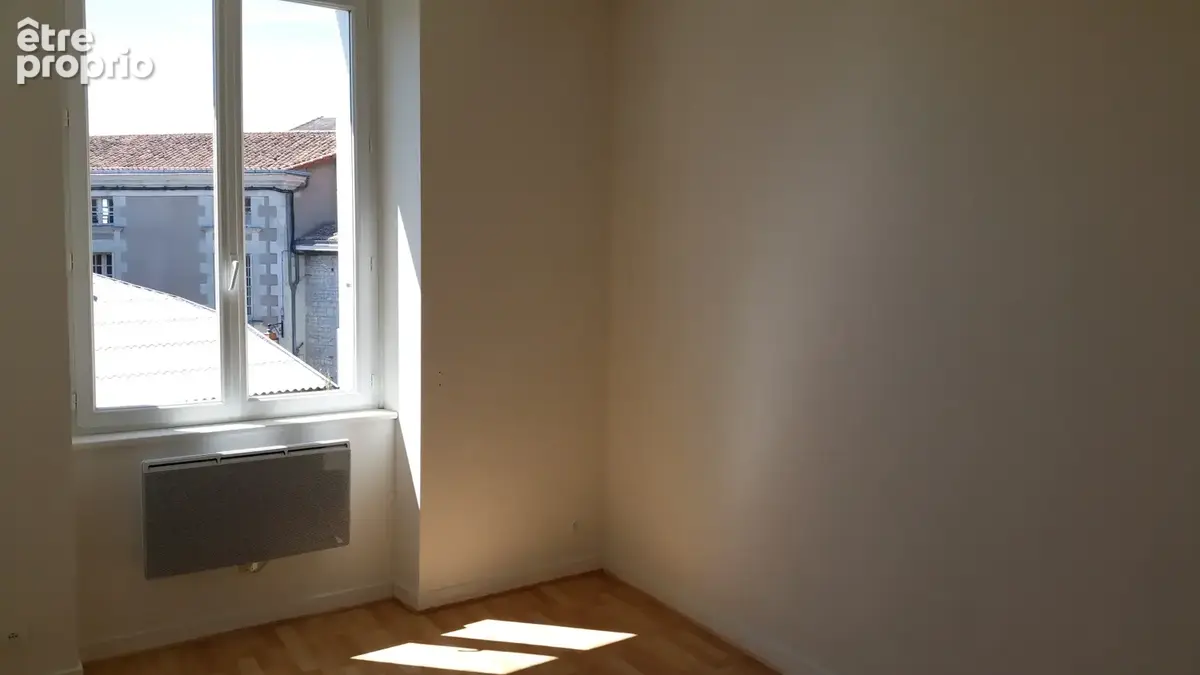 Ensemble de trois appartements ///centre mirebeau - photo 4